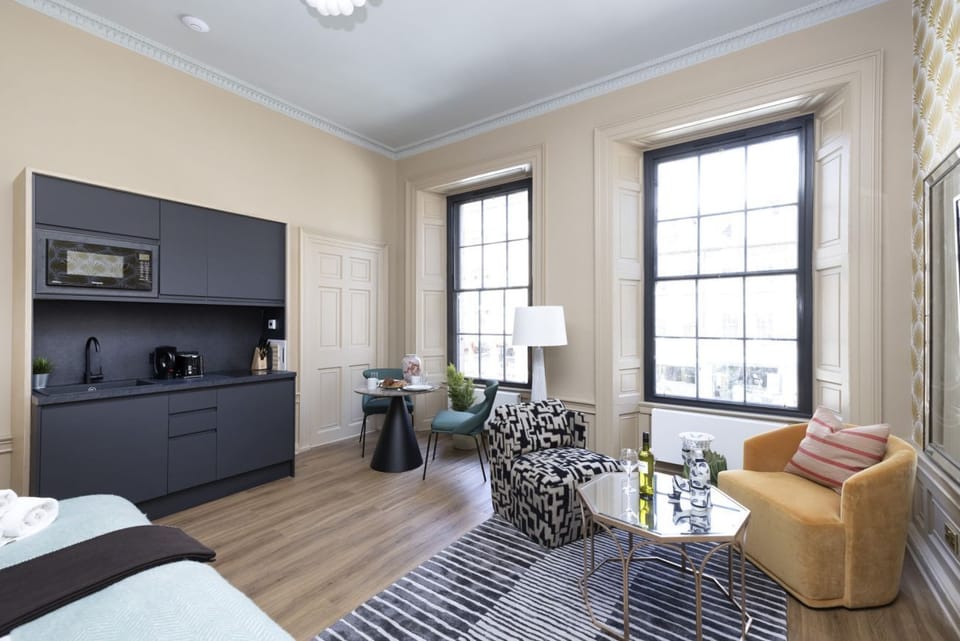 Studio with bed and kitchen