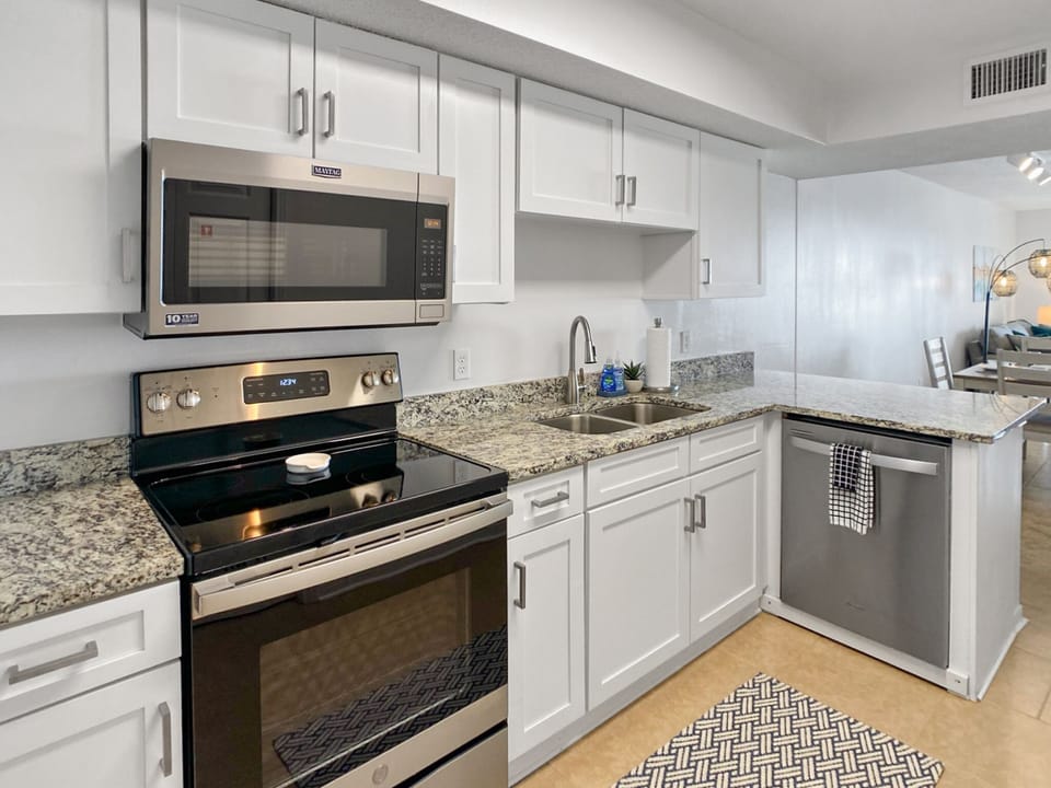 This clean + simple kitchen will allow you to relax + enjoy your stay. 