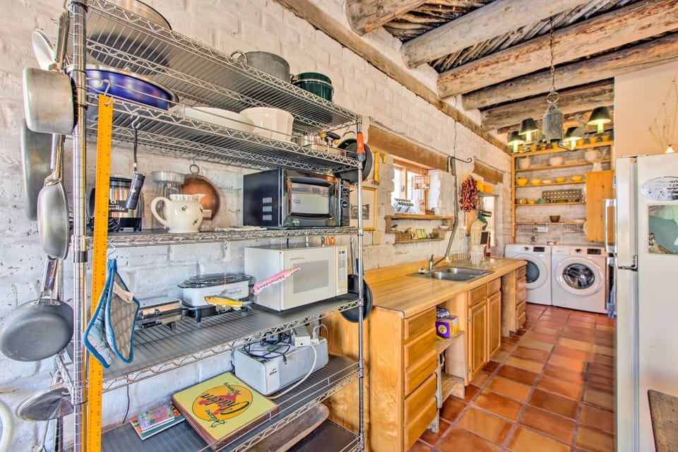 Kitchen | Cooking Basics | Dishware & Flatware | Crockpot | Toaster | Blender
