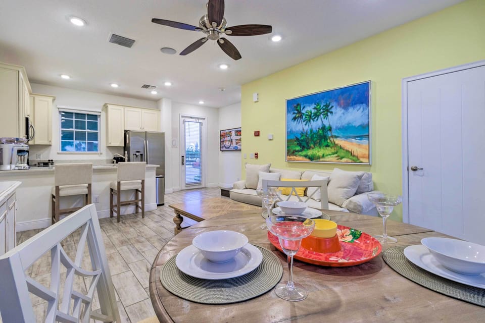 Dining Room | Dishware/Flatware Provided