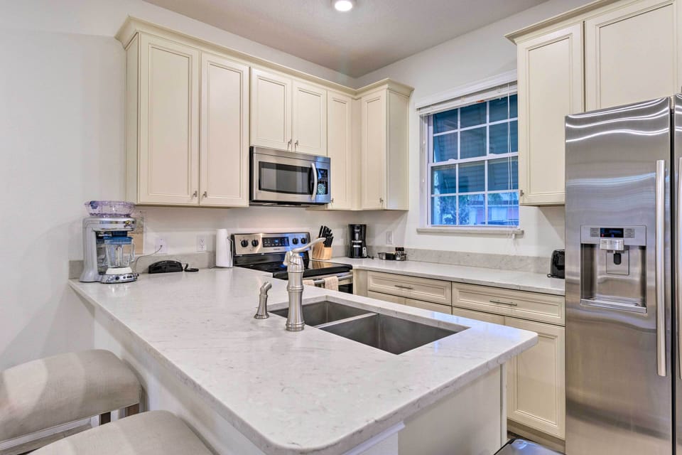 Kitchen | Cooking Basics | Coffee Maker | Paper Towels/Trash Bags Provided
