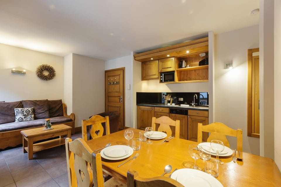 Open plan kitchen/dining area