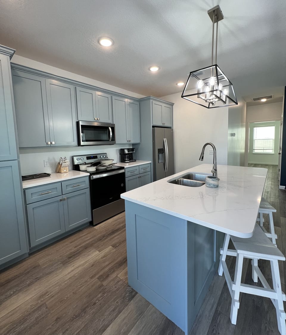 Full kitchen, perfect for cooking dinner for an evening in. 