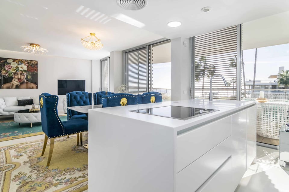 Kitchen or kitchenette,Living room,Dining area