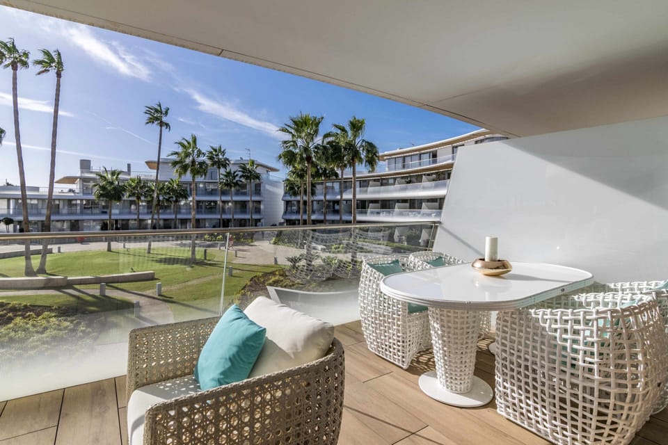 Property building,Balcony/Terrace