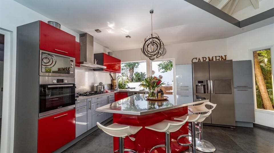 Kitchen & Dining Area