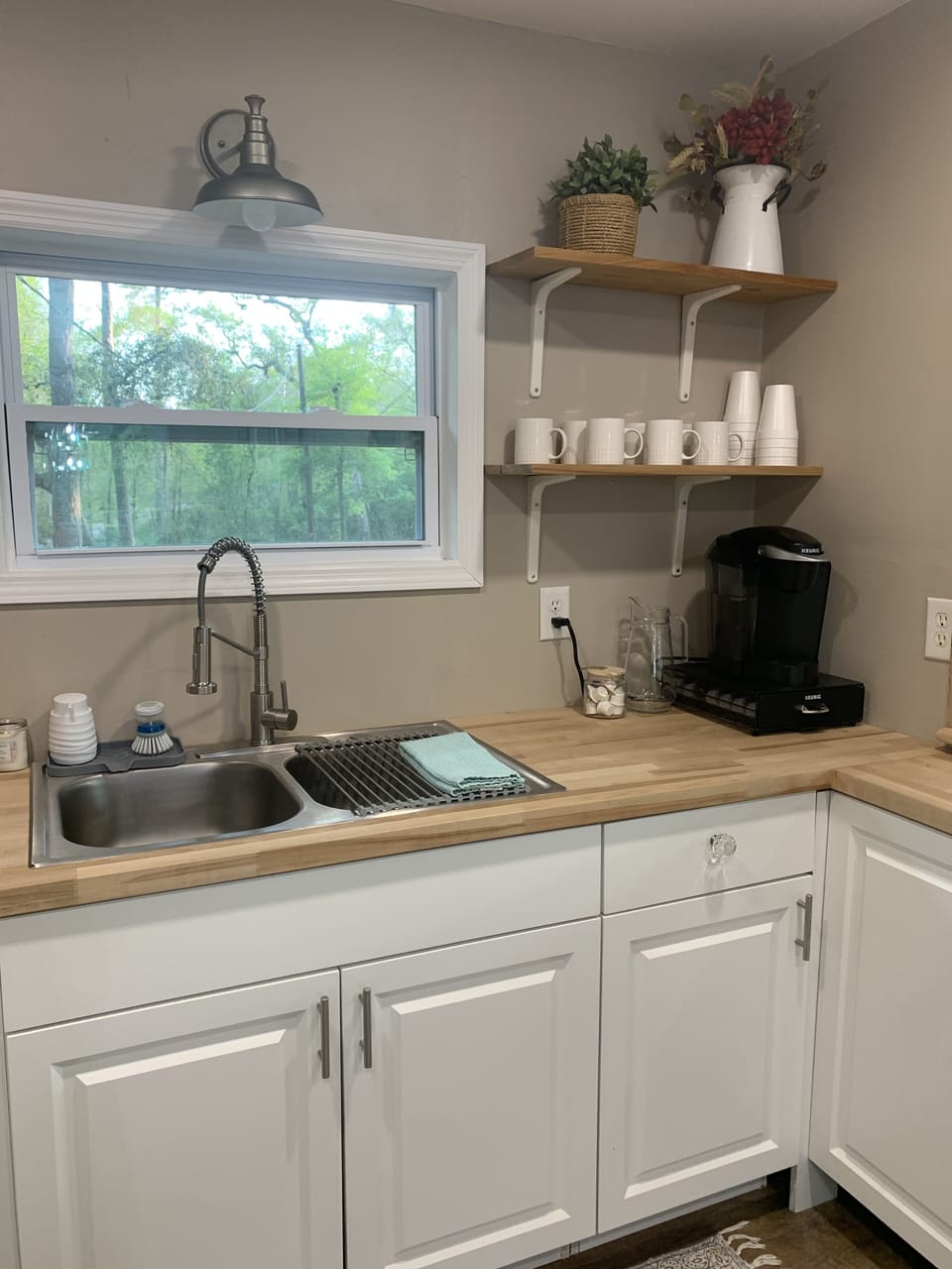 Kitchen sink area