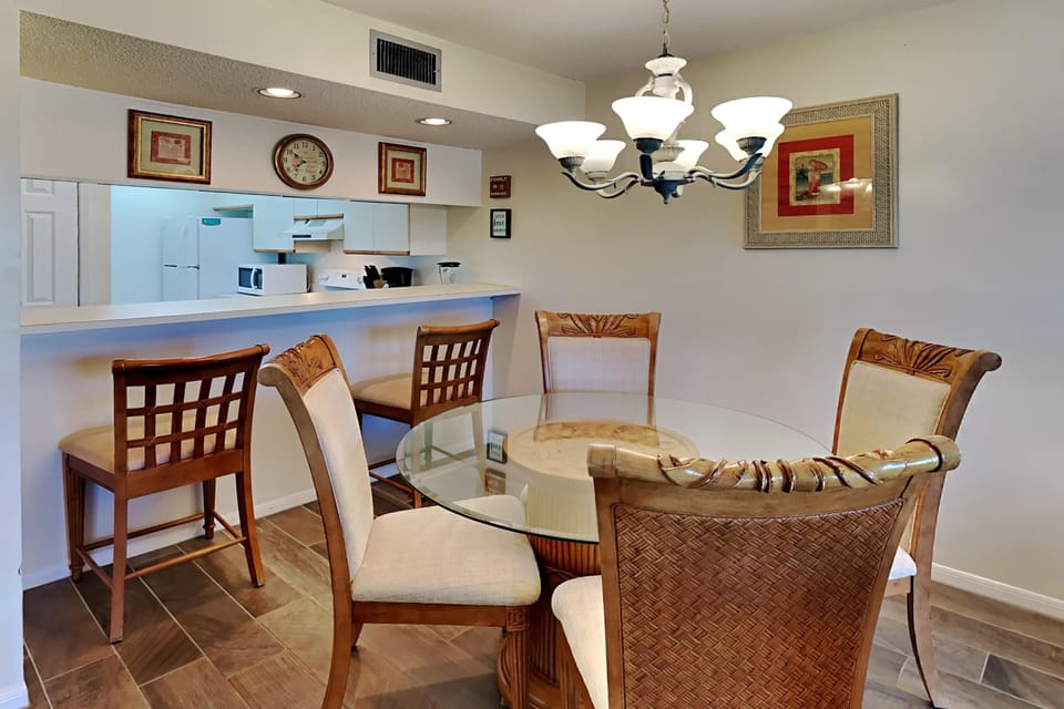 Dining Table & Breakfast Bar