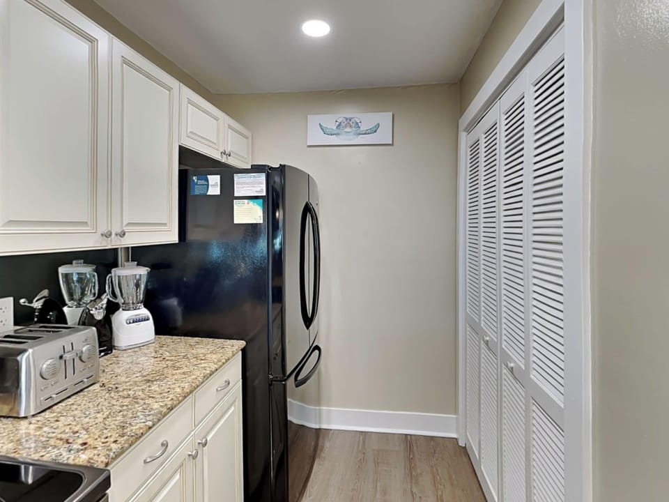 Kitchen - Laundry Closet