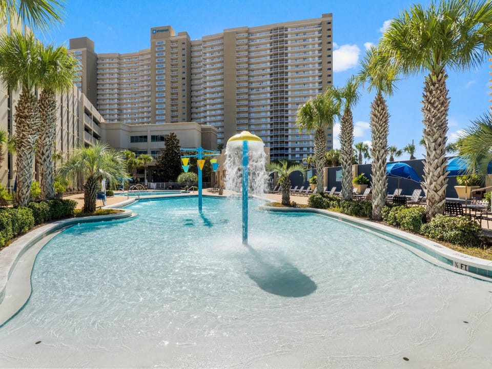 Emerald Beach Resort Pool - Zero Entry Kiddie Pool
