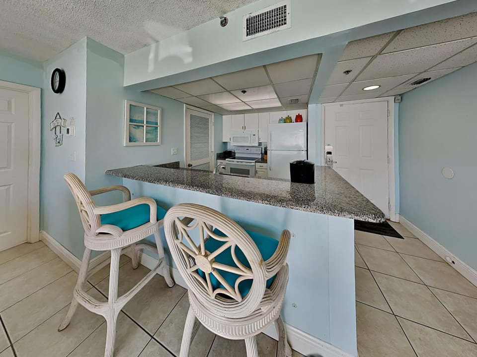 Breakfast Bar | Kitchen