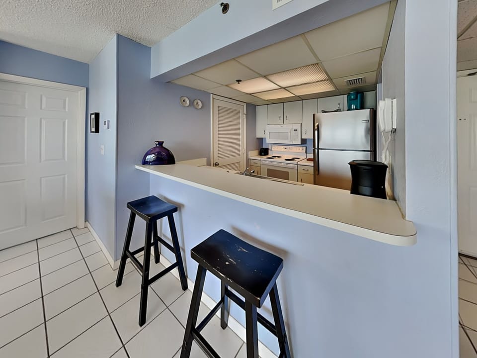 Breakfast Bar | Kitchen