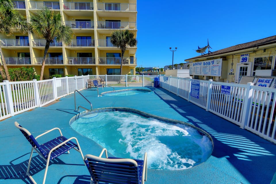 Summit Beach Resort Hot Tub