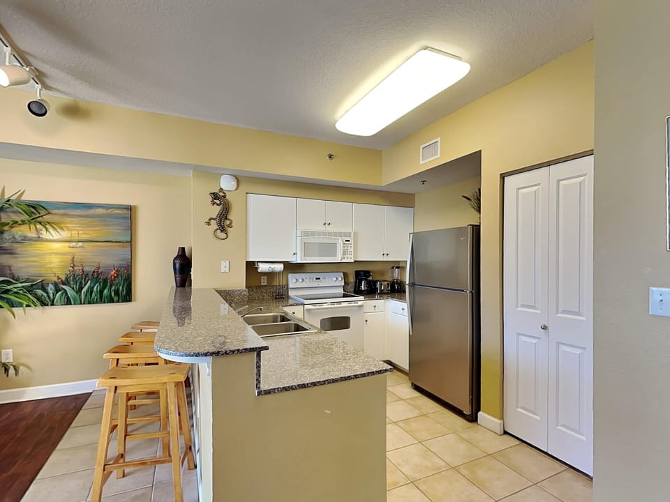 Breakfast Bar | Kitchen
