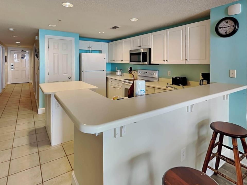 Kitchen - Breakfast Bar