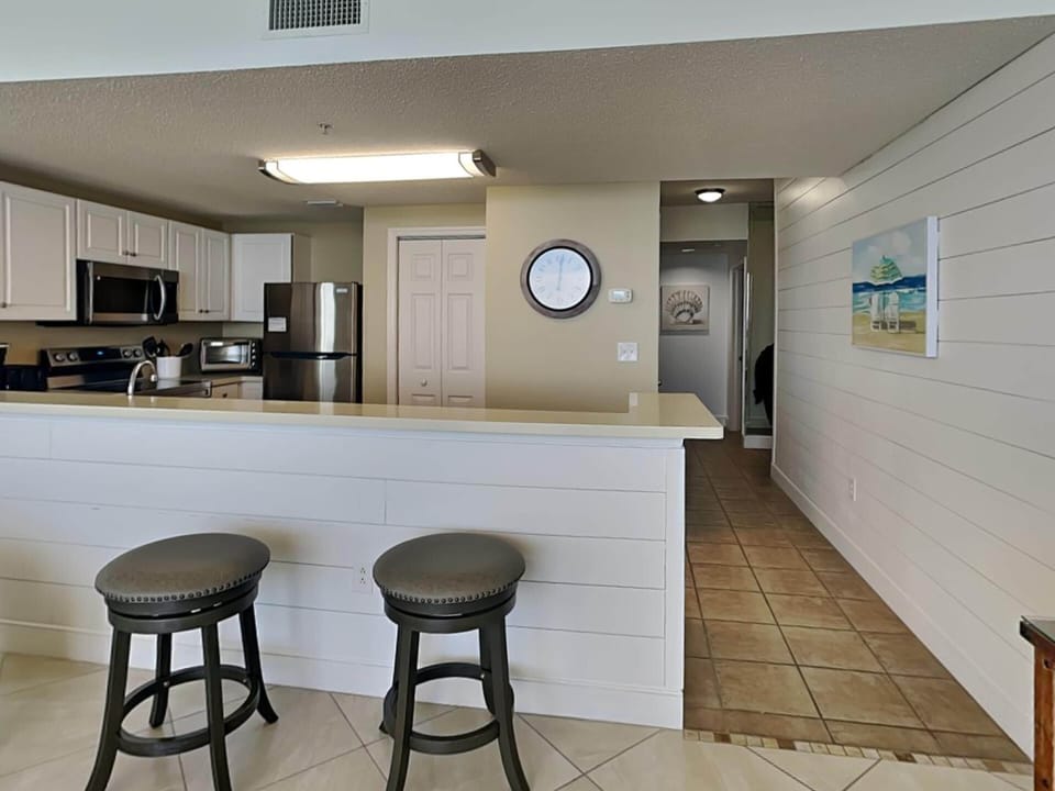 Breakfast Bar | Kitchen
