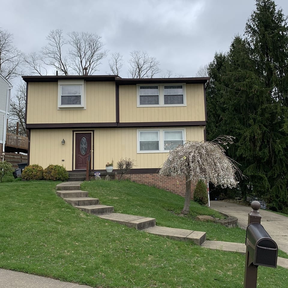 Welcome to Evergreen! Peaceful neighborhood on cul de sac street large yards 
