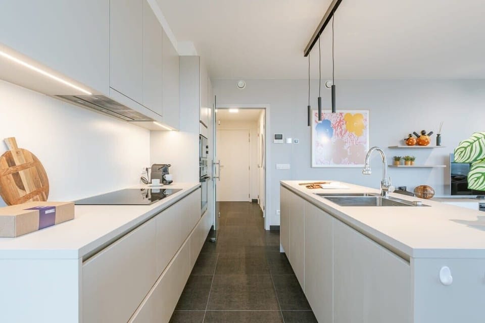 Modern and fully equipped kitchen