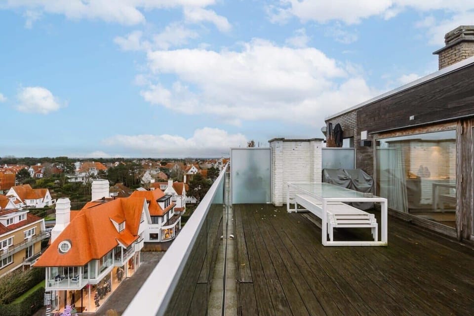 Spacious terrace with lounge chairs and panoramic views 🌅
