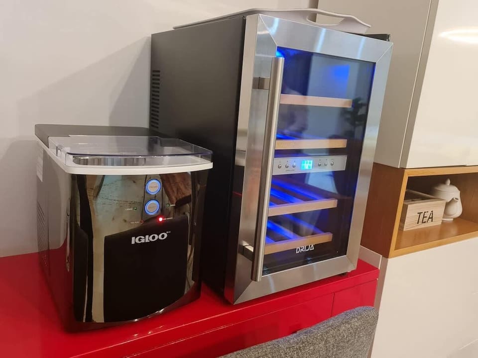 Your own ice machine and wine cooler. We though of everything for you, our VIP guests! 
