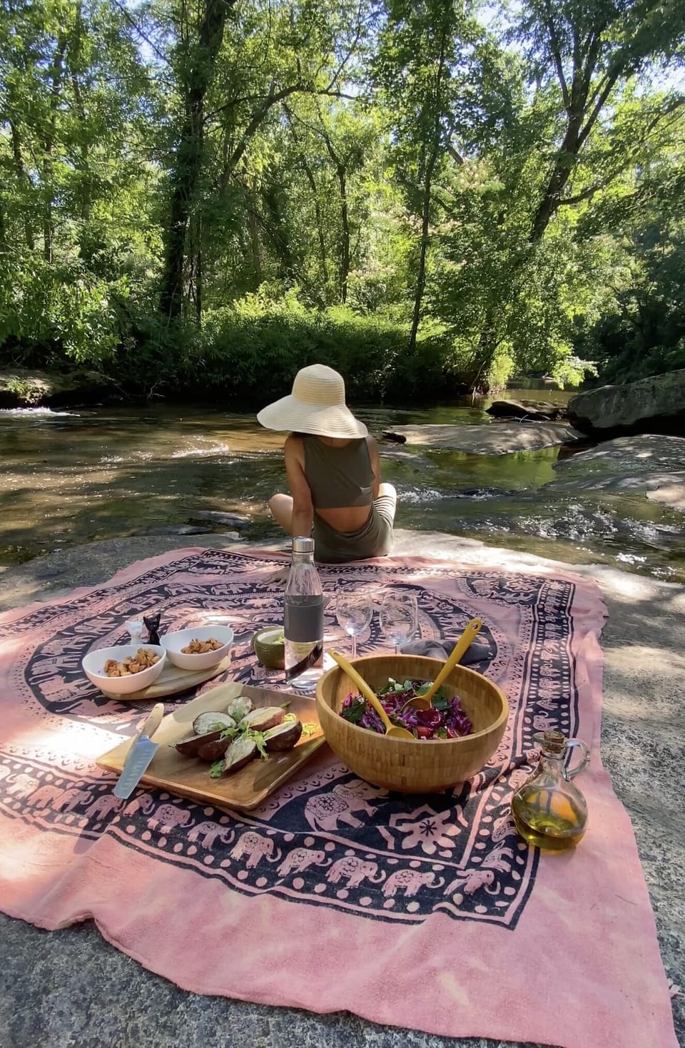 you can make a picnic at the river community private lake only for guests 