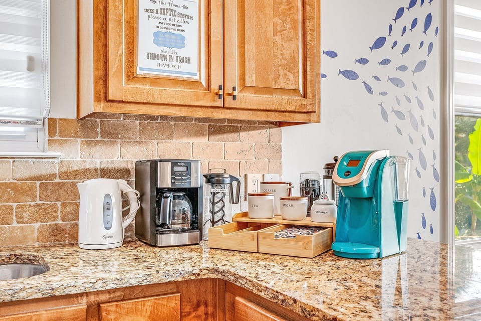 Your perfect coffee corner with drip maker, Keurig, cold brew & more!