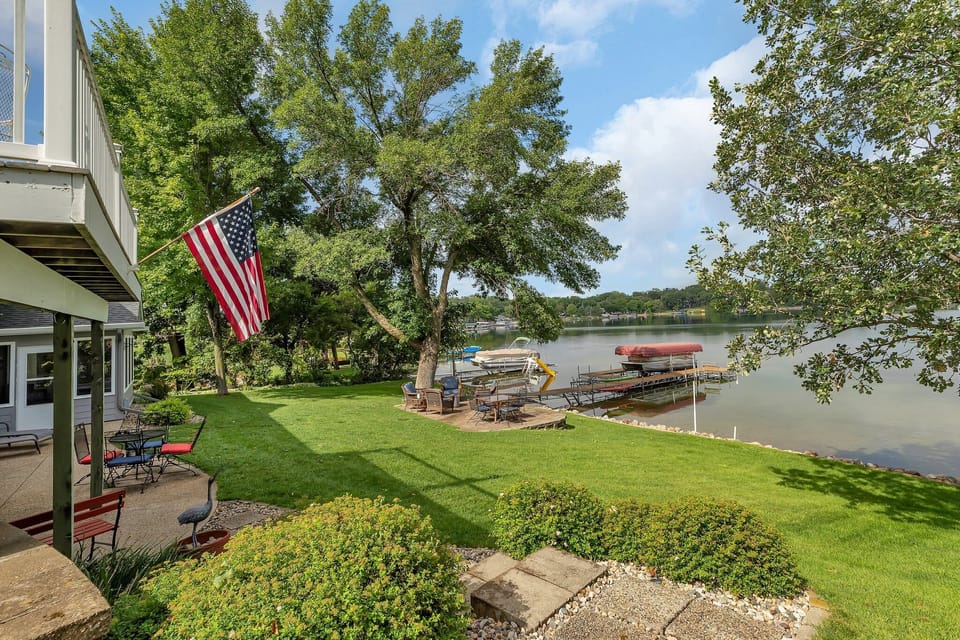 Spacious lawn perfect for yard games