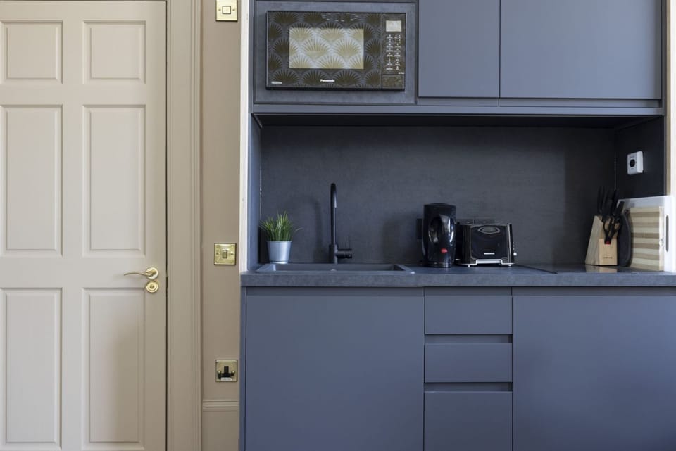 Studio with bed and kitchen