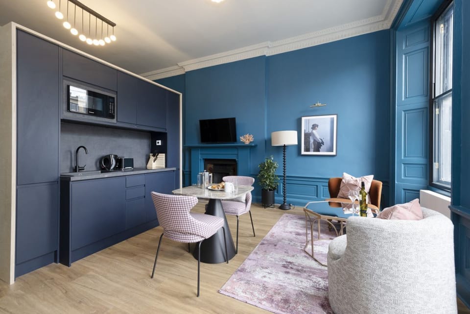 Studio with bed and kitchen