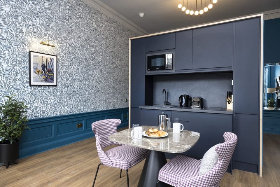 Studio with bed and kitchen