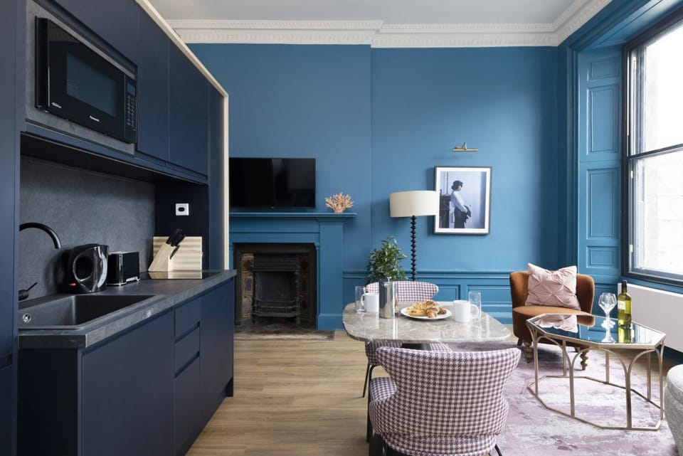 Studio with bed and kitchen