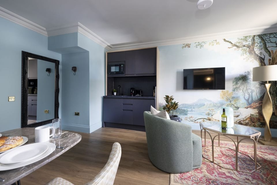 Studio with bed and kitchen
