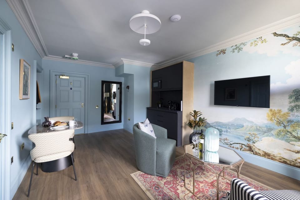 Studio with bed and kitchen