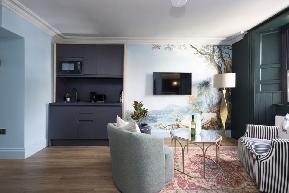 Studio with bed and kitchen
