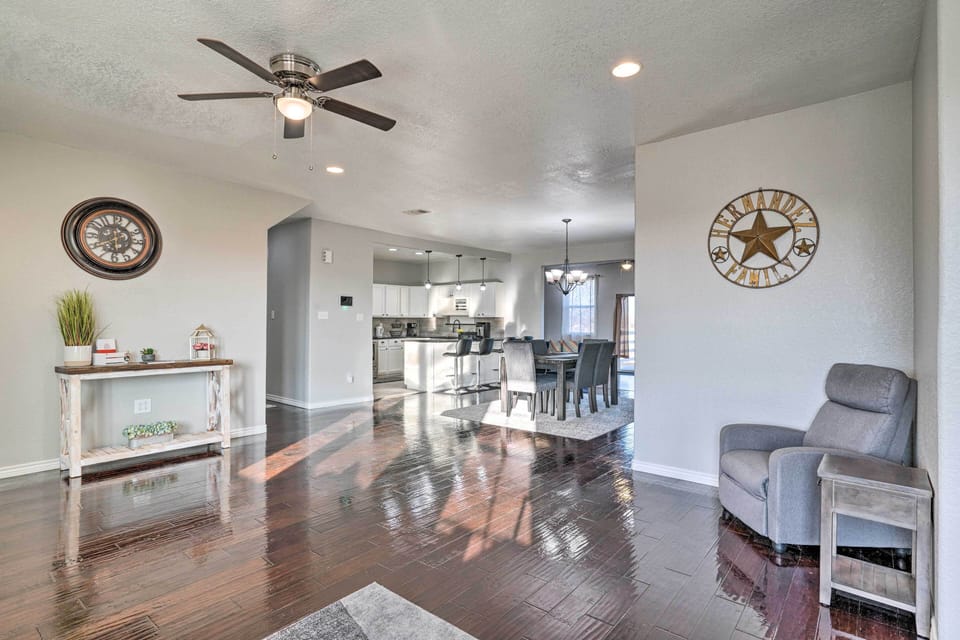 Peaceful Atascosa Home w/ Balcony & Deck! House in San Antonio