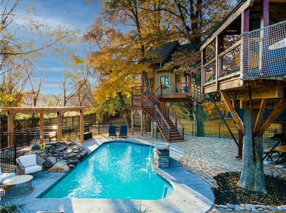 The Bentonville Tree House Oasis back yard and pool area