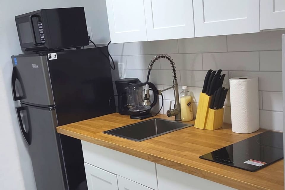 Fully equipped kitchen with all the necessities that will make you feel at home.