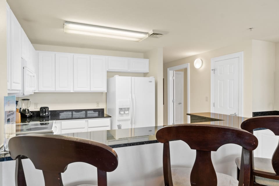 Kitchen with Breakfast Bar