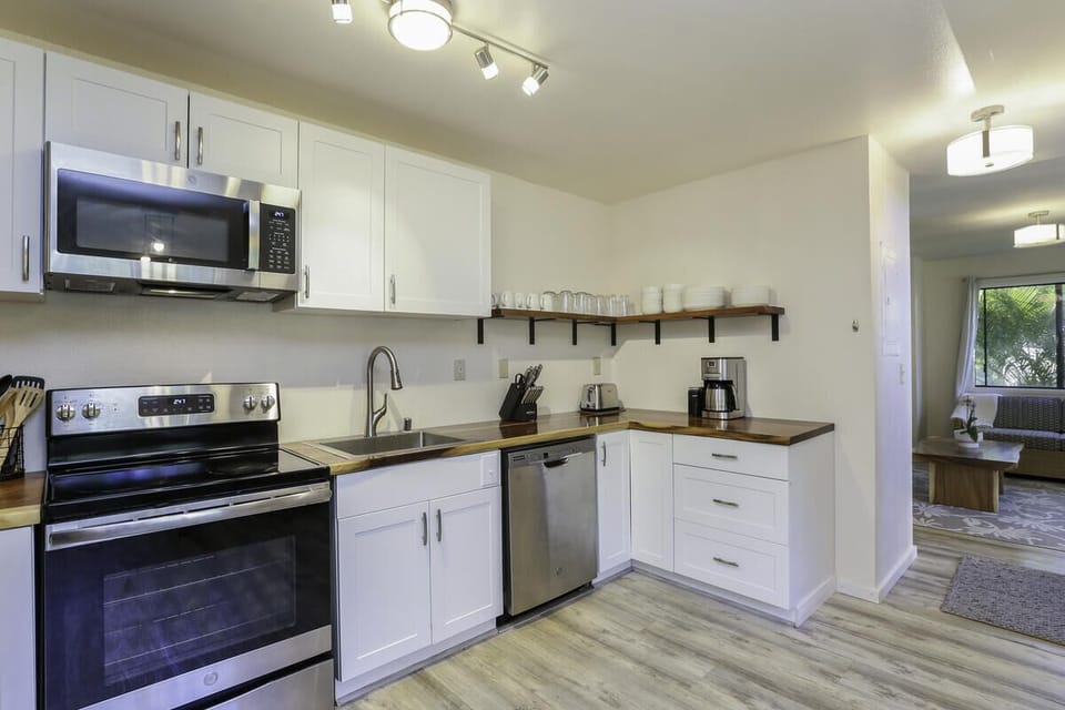 Light and Open Kitchen - Fully equipped kitchen