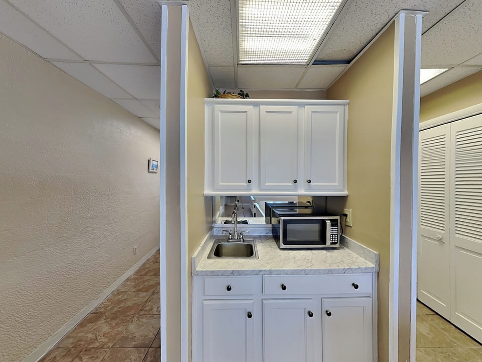 Studio Wet Bar