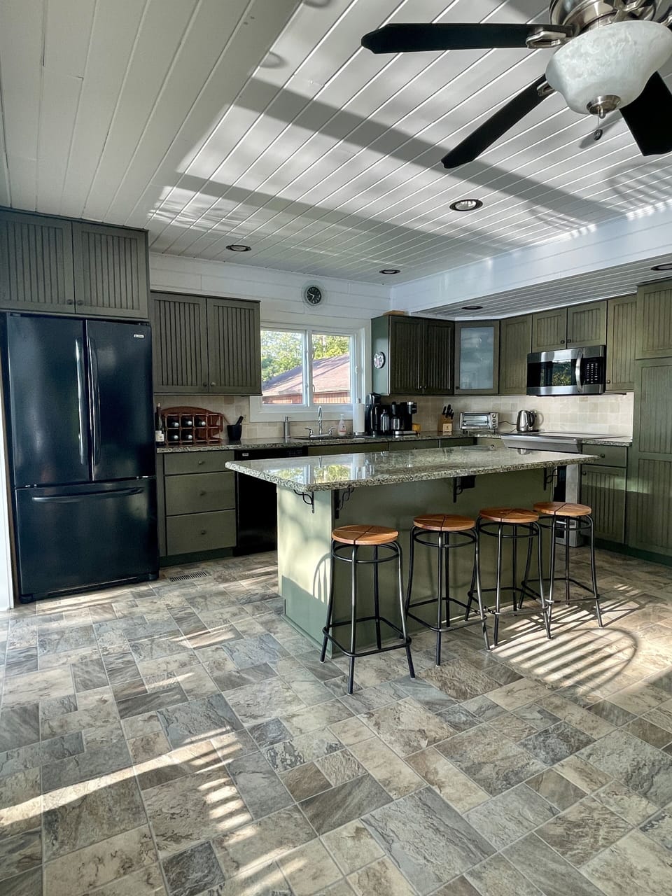 Fully equipped open concept kitchen