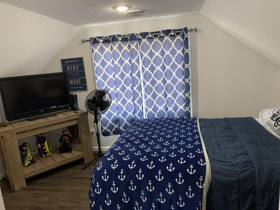 Upper Level Bedroom with Queen Size Bed