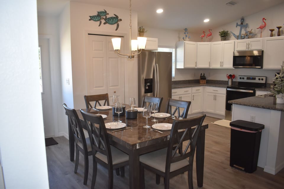 Dining area for 6