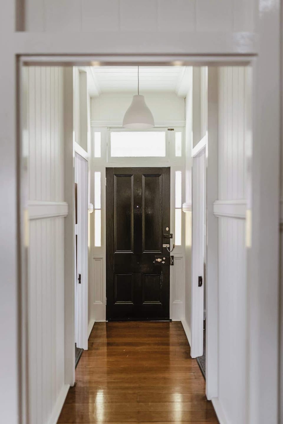 Loui, Welcoming hallway