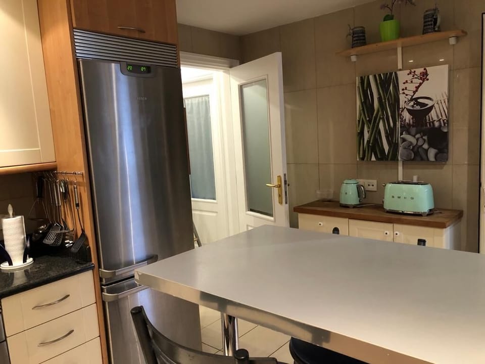Kitchen - Photo 1 (with elegant SMEG appliances)
