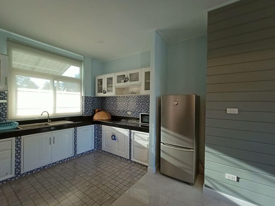 Full kitchen 