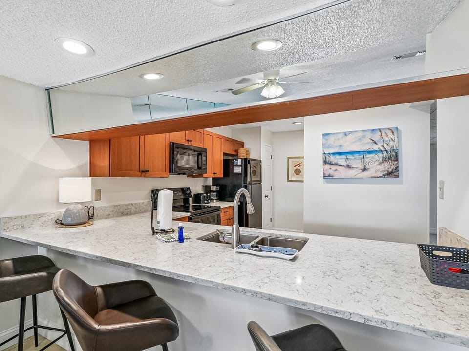 Kitchen - Breakfast Bar