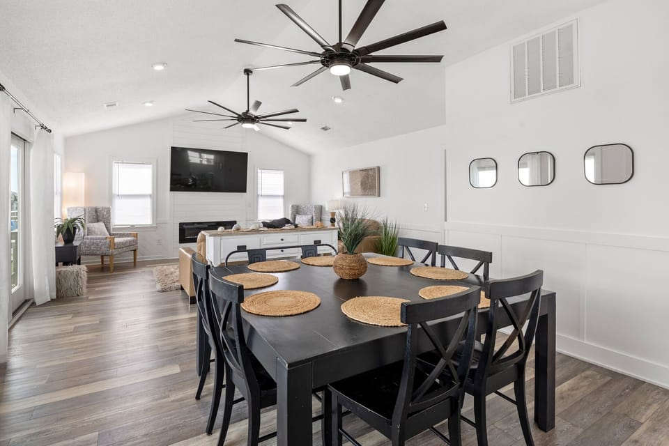 SS78: Banx Sea | Top Level Dining Area
