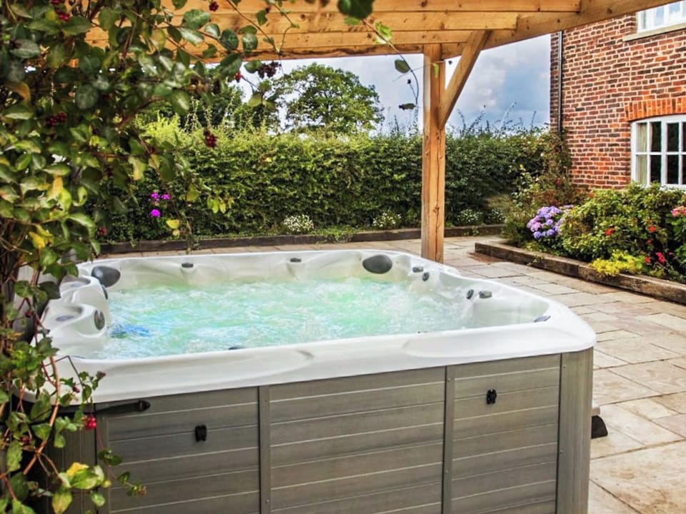 Private Hot tub | Brookbank Farm, Blackden, near Crewe