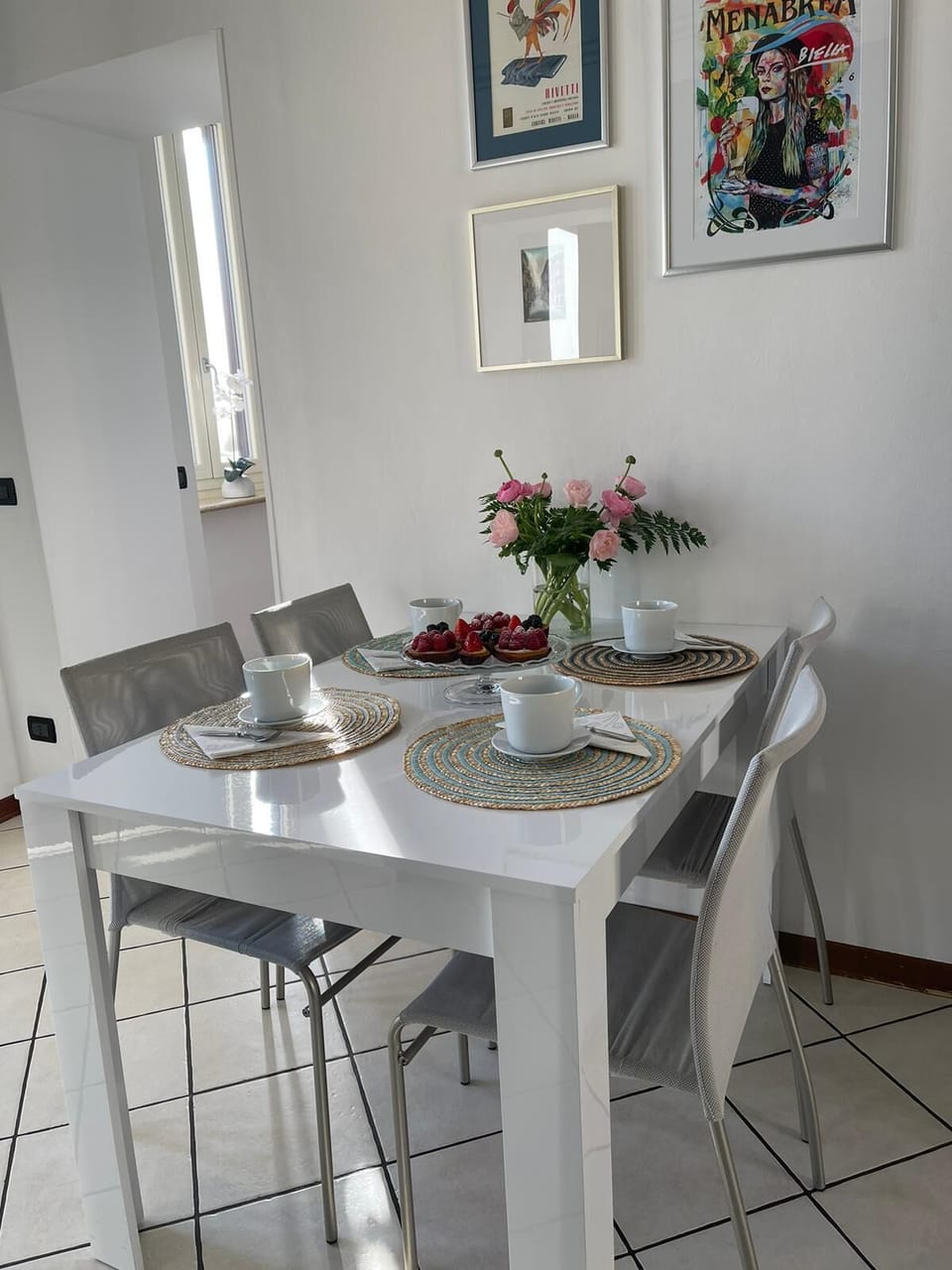 Kitchen Table / Eating Area